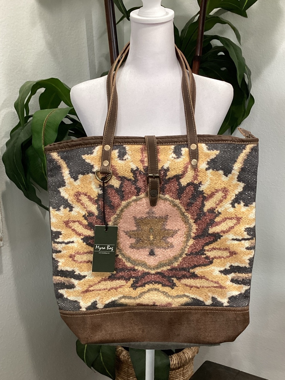 Myra Handcrafted Sunburst Pattern‎ Tote Bag in Multicolor